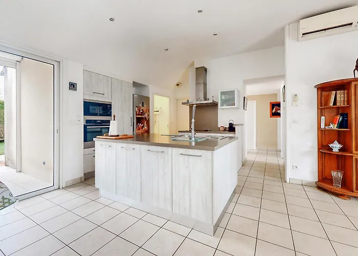 3 Bedroom Awesome In Ferienhaus Prayssac