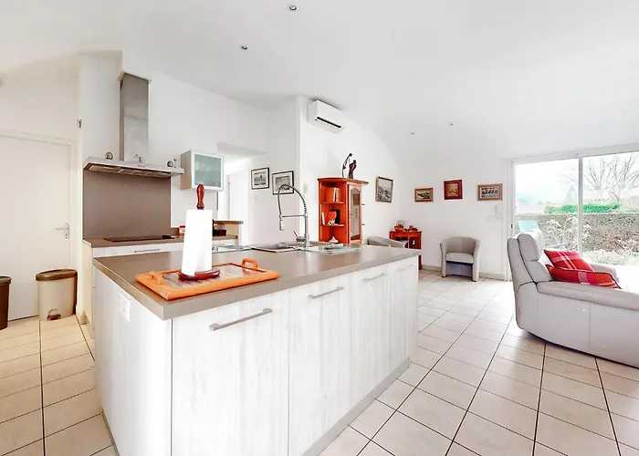 3 Bedroom Awesome In Prayssac