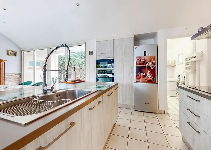 3 Bedroom Awesome In *