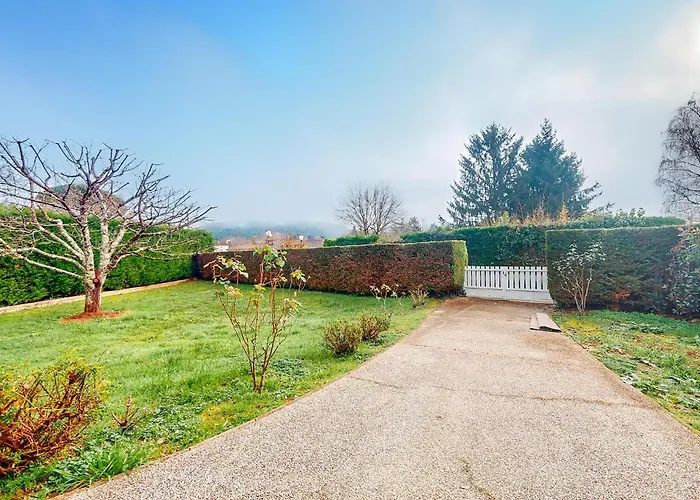 3 Bedroom Awesome In Prayssac