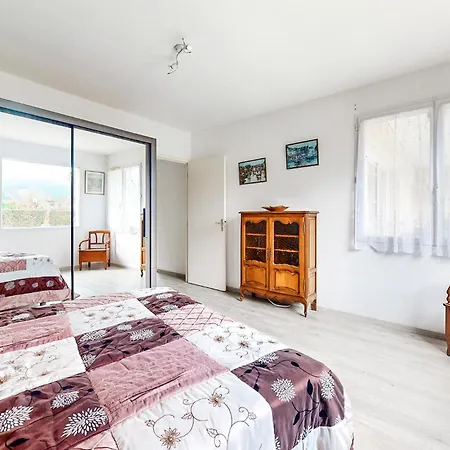 Dom wakacyjny 3 Bedroom Lovely In