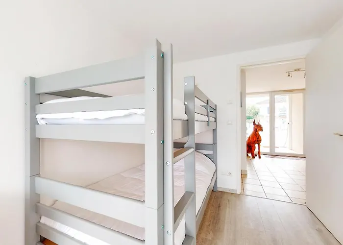 3 Bedroom Awesome In Prayssac