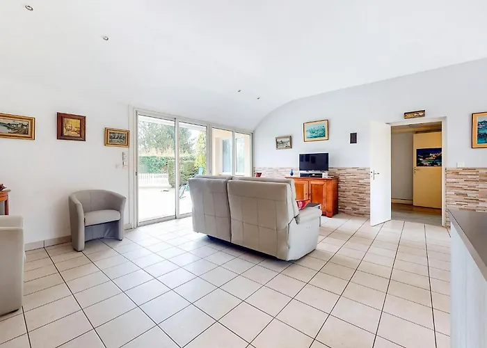 3 Bedroom Awesome In * Prayssac